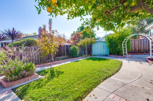 Photo - Hardwood Floors- Top Moreland SCH- SM Dogs Welcome- Close to Apple