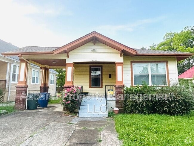 Building Photo - 2107 Oak St Rental