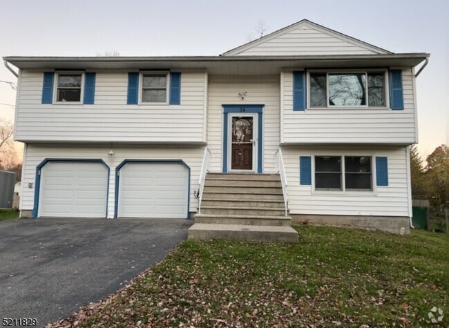 Building Photo - 34 Oakwood Ave Rental