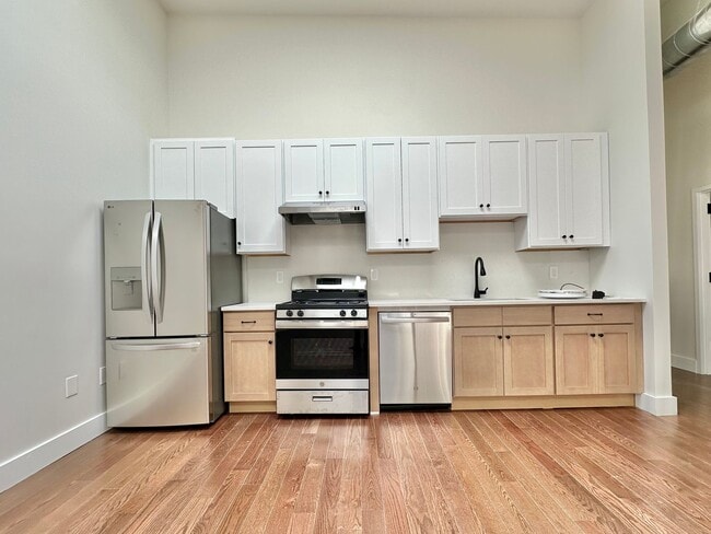 Photo - 402 Crown St Unit 402-1