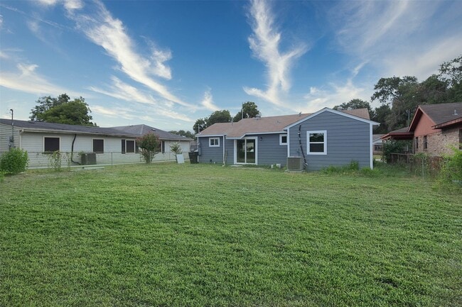 Photo - 3205 Stallings Dr