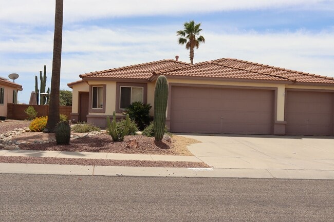 4943 W Rosebay Dr