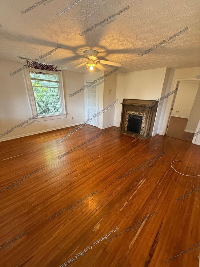 Photo - 1166 Bond St Unit 2