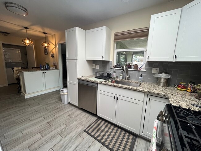 Photo - 11640 Mocho Pl NE