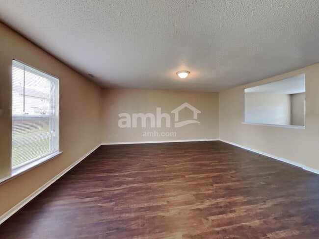 Photo - 10338 Kensington Way