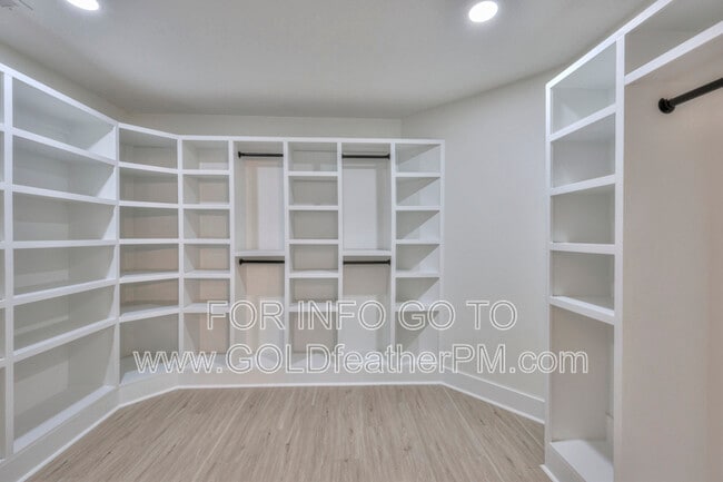 Photo - 402 E Trinity Ln