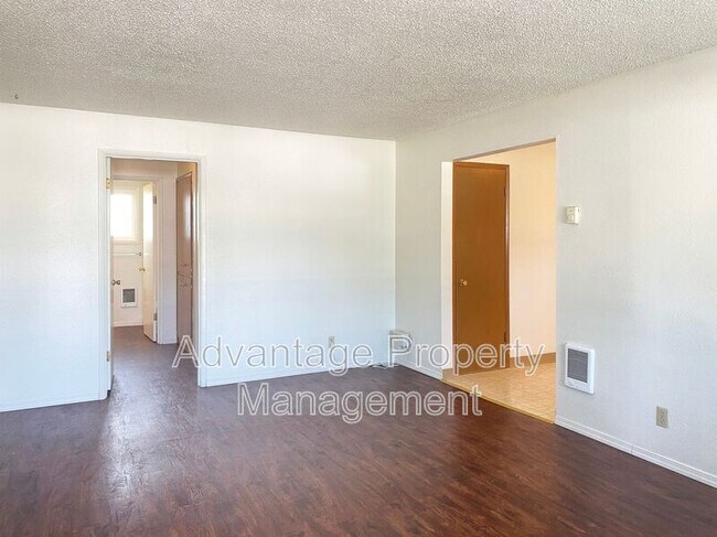 365 Jackson St W