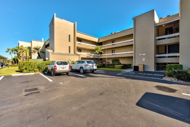 Building Photo - Condo just 10 minutes from Downtown Naples... Unit 111