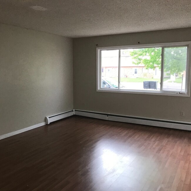 Photo - 3 BEDROOM, 1.5 BATHROOM BUFFALO RIDGE TOWNHOUSE