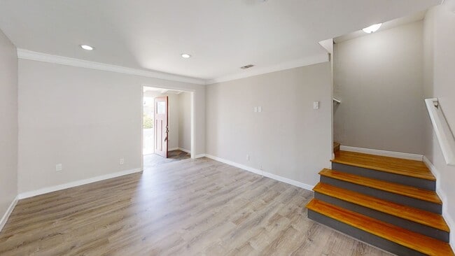 4917 Rockford Dr