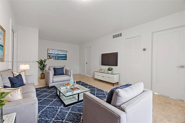 Photo - 421 SW 9th St Unit 2