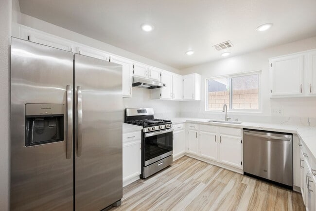 Building Photo - This Stunning 3 Bed, 2 ½ Bath Home Is A Ra...