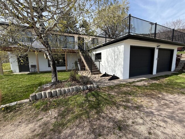 Building Photo - 820 Montana Ave Unit Lower