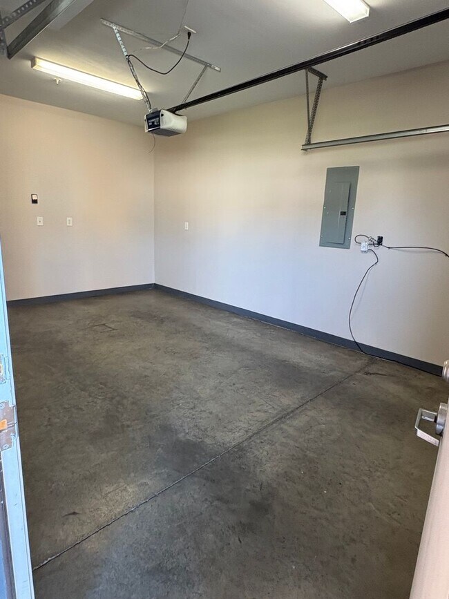 Photo - Beautiful 1 bedroom Modern Townhome Unit 1318 Shelby #B 120% AMI