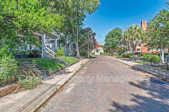 Photo - 1166 Bond St