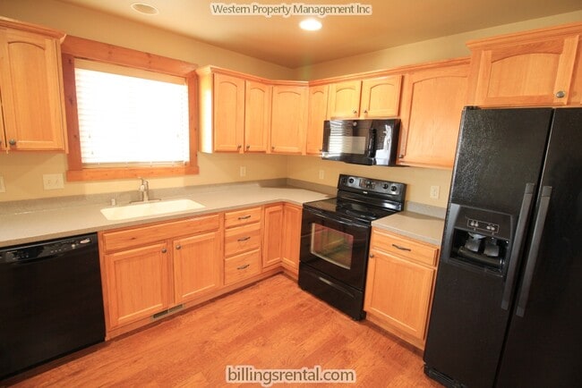 Kitchen - 2027 Lakehills Dr Unit 2027