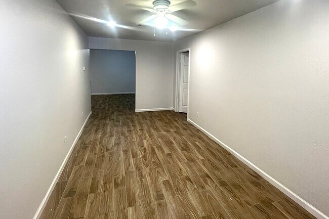 Photo - 5224 Kelso St