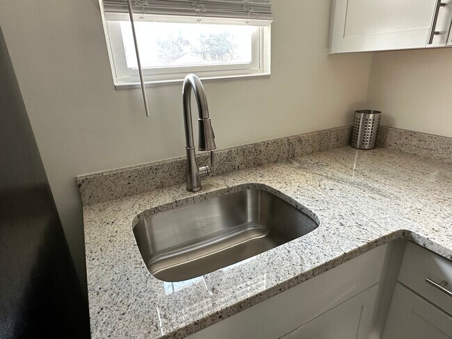 Photo - 816 10th St SW