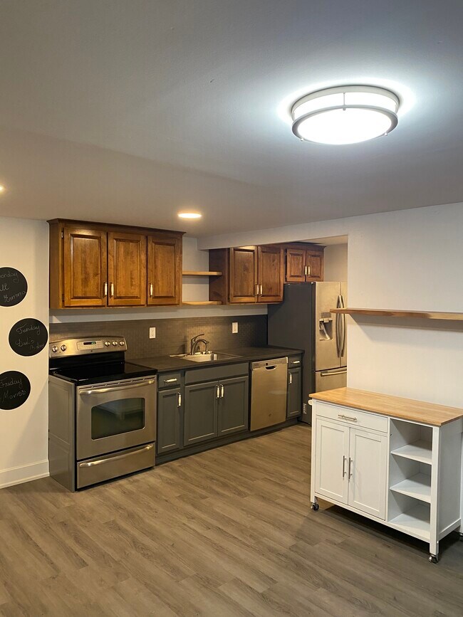 Kitchen - 326 Cottage Grove Rd Unit 1