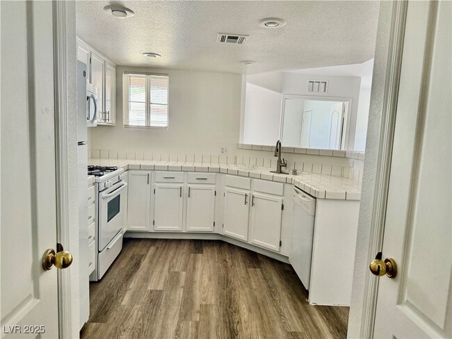 Building Photo - 7400 W Flamingo Rd Unit 2022