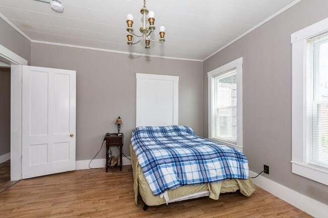 Building Photo - 19 Varney St Rental