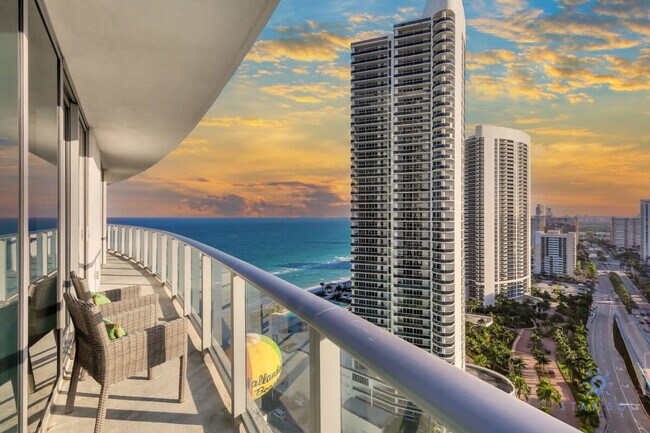 Building Photo - 4111 S Ocean Dr Rental