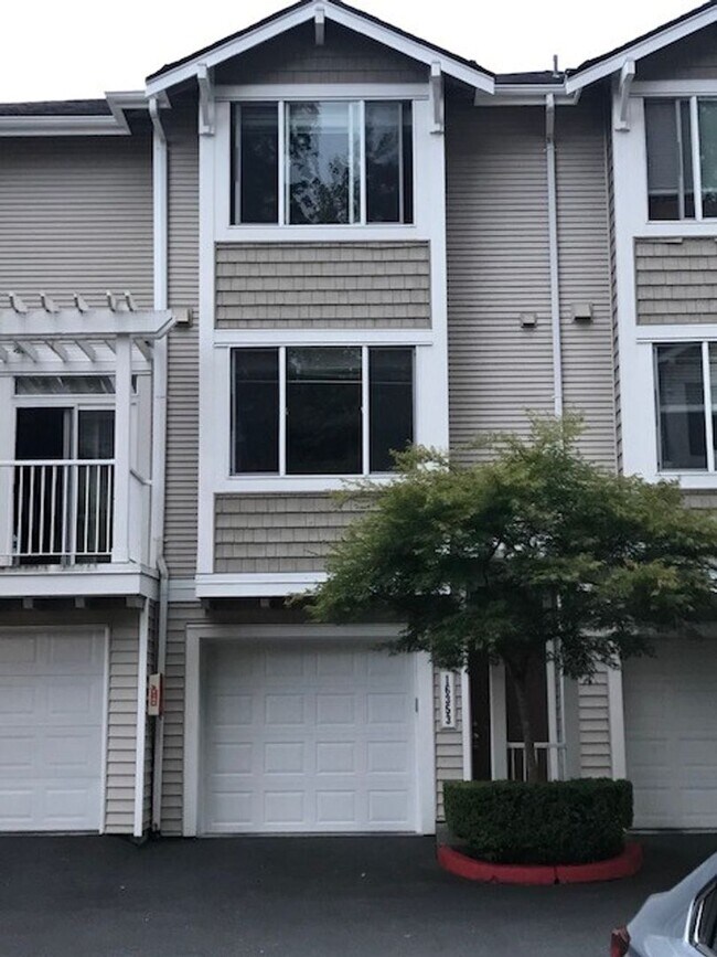 Photo - Beautiful remodeled 3 Story Townhome Pre-Leasing, Available now!