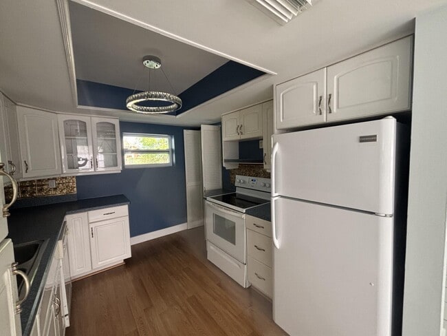 Photo - 1160 E 12th St