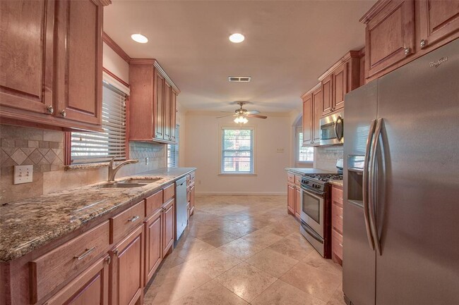Building Photo - 4710 Willowbend Blvd Rental