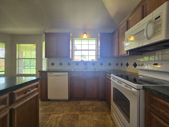 2305 Amethyst Dr