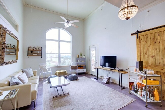 Building Photo - 1010 Rosine St Unit 43