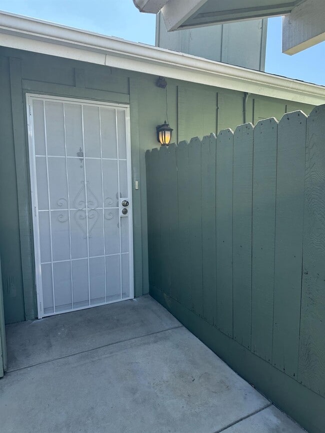 Photo - 297 E Bullard Ave Unidad 136
