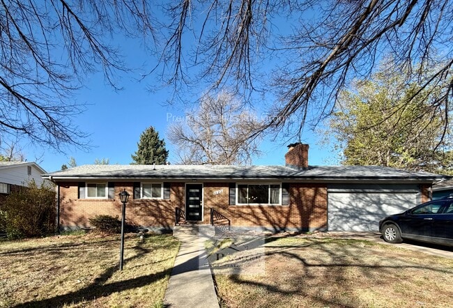 Building Photo - 1122 Pike Dr