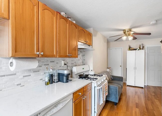 Building Photo - 36 Sheafe St Unit 3 Rental