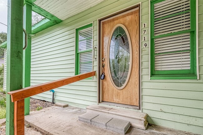 Photo - 1719 W Sealy St