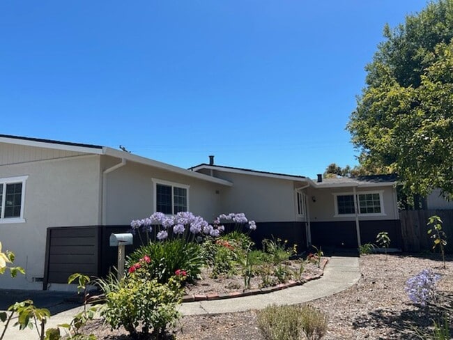 Building Photo - Cosigners okay =) 4 Large Bedrooms and 2 Full Baths ~ Small Pet Negotiable