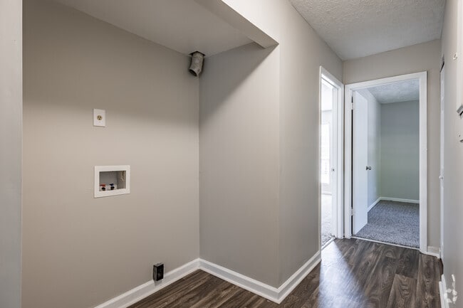 2BR, 1.5BA - 1300SF