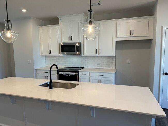 Photo - 817 Cameron Trl