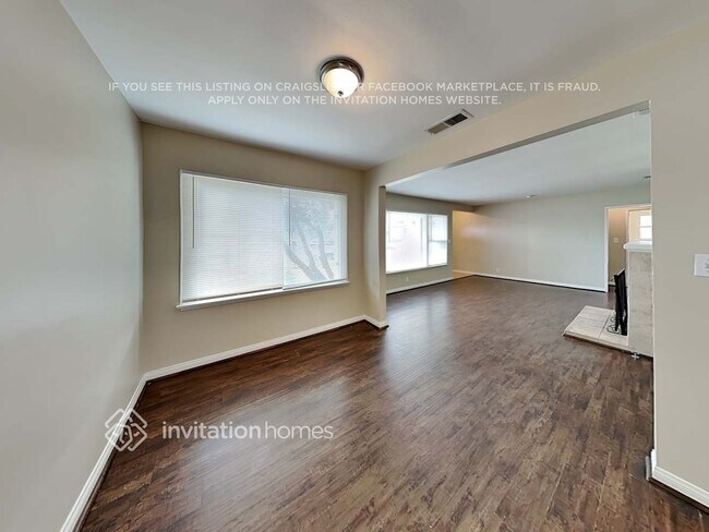 Photo - 18601 Victory Blvd