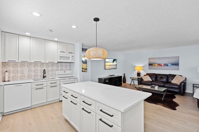 Photo - 74 Normandy Ln