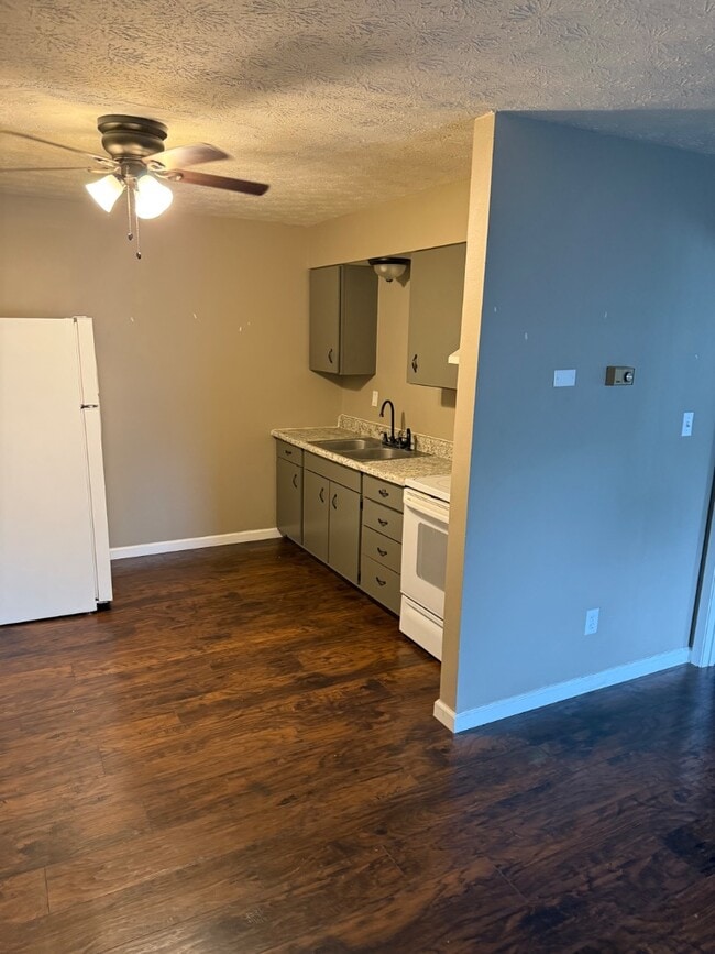 Photo - 116 W Zupan St