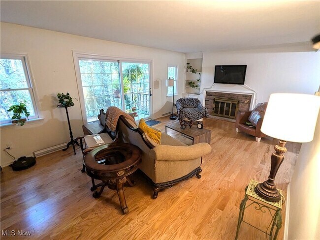 Photo - 14 E Carriage Dr