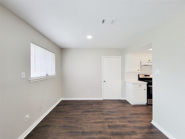 Photo - 6439 Oaknut Dr