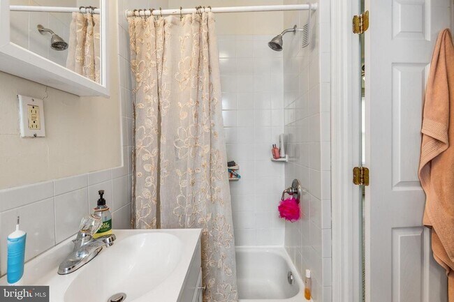 Photo - 2010 E York St Unidad 3F