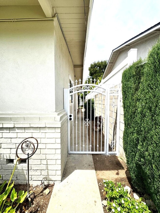 Photo - Rare 3 Bed Solar Home for Rent in Pomona Near Claremont & La Verne | Yard, Office, Garage