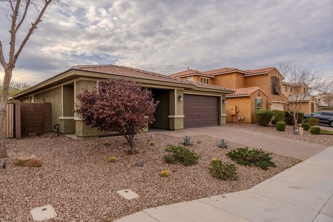 Photo - *POOL* Beautiful Gilbert Home Nestled at t...