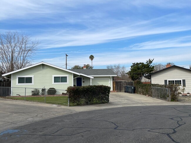 Photo - Beautifully Refreshed 3bd/1 ba Home in Cit...
