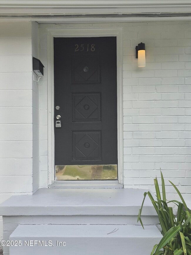 Photo - 2518 Hirsch Ave