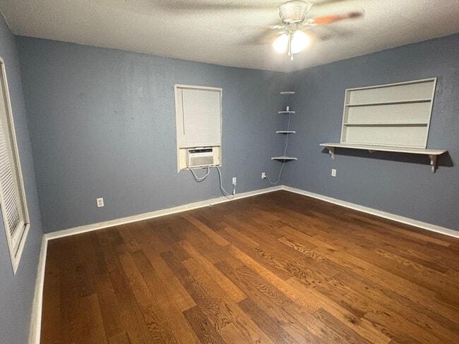 Photo - 1700 Avenue H