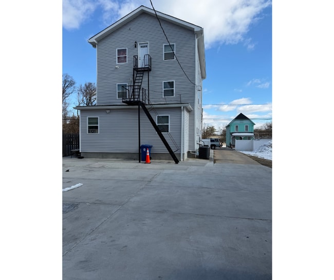 6504 Armstrong Ave Unit 3D AVAILABLE $650 3D